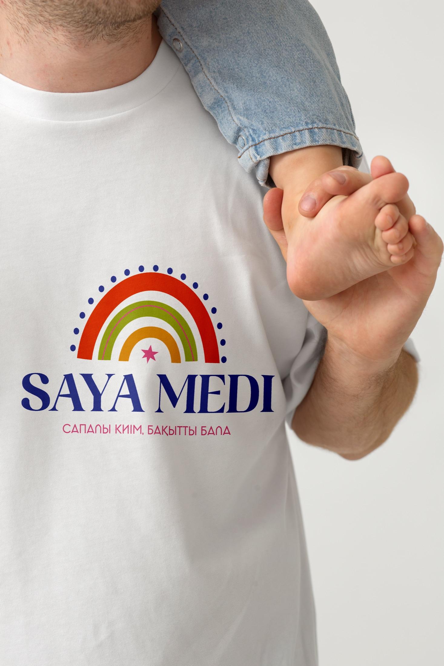 Saya Medi — футболка с радужным логотипом
